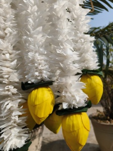 ดอกมะลิประดิษฐ์4ฟุตพร้อมดอกบัวพวงมาลัยสำหรับตกแต่งฉากหลังสายสำหรับฉากหลังแต่งงานแบบอินเดียใต้ - Product Image 4