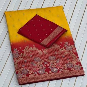 Sari de Seda Pesada VASTRA COTTAGE con Tejido Meenakari Zari en el Cuerpo, Pallu con Borde de Tubo, Borlas y Blusa en Contraste - Product Image 5