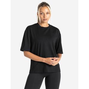 Camiseta Informal Extra Grande para Mujer con Logotipo Personalizado, Color Negro, Manga Corta, Cuello Redondo y 100% Algodón Orgánico, Elegante Camiseta para Yoga, Gimnasio y Entrenamiento - Product Image 1