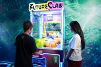 Mesin Cakar Masa Depan 2026 Mesin Cakar Layar Digital Generasi Berikutnya Mesin Cakar Digital Arcade HoloCrane Mesin Penjual Otomatis Sesuai ADA Multifungsi