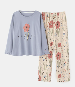 Conjunto de pijama holgado informal de manga larga con cuello personalizado y estampado de letras florales para mujer de talla grande - Product Image 1