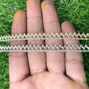 Garniture en dentelle traditionnelle Chantilly & Alencon fabriquée à la main pour robes de soirée de mariée et ensembles de créateurs Bordure ornée - Product Image 1