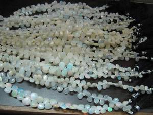 Cuentas de ópalo etíope en forma de corazón, cuentas Briolette lisas, tamaño 6-8mm, hebra de 8 pulgadas de largo - Product Image 3