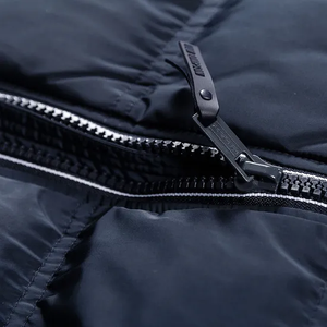 Veste d'hiver sans manches avec logo personnalisé pour hommes avec capuche moulante imperméable brillante gilet d'hiver de style décontracté pour hommes - Product Image 5