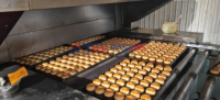 Machine automatique de production de gâteaux avec découpe de précision