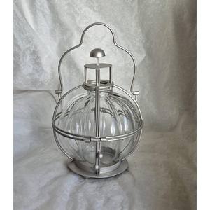 Las linternas de metal y vidrio simbolizan la claridad del corazón y la intención, su presencia mejora la alegría de las noches de Ramadán. - Product Image 1