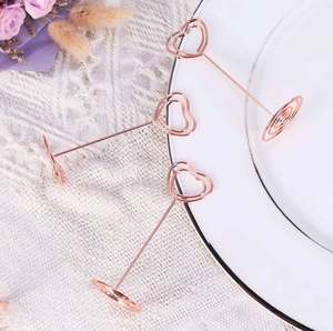 Soporte único para tarjetas de metal en oro rosa, diseño elegante, perfecto para decoración de vajilla en bodas y oficinas - Product Image 2