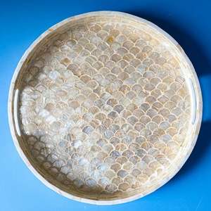 Plateau élégant en nacre polie, conçu pour présenter des bougies, du pot-pourri, des bijoux ou des clés, avec un éclat de perle magnifique - Product Image 5