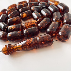 Perles de prière islamiques massives en ambre rouge cognac foncé, chapelet vintage en ambre de la Baltique 33 perles, 206 grammes - Product Image 4