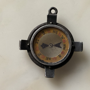 Une boussole double face insolite en argent sterling poinçonnée début 20ème Cadeaux de mari, Cadeau de couple, Cadeaux de Noël - Product Image 1