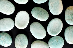 Wholesale Natural Crystal Amazonite Palm <b>Stone</b> Crystal Polished Green <b>Worry</b> <b>Stone</b> Healing Crystal for Decoration Meditation - Product Image 3