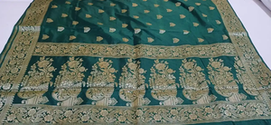 Saree en soie imprimée avec des couleurs vives pour les femmes Exportation de qualité Tenue confortable et élégante pour les occasions quotidiennes et décontractées - Product Image 2