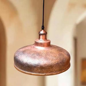 La lámpara colgante de cobre grande más demandada con cable ajustable para uso en techos altos disponible a precio mayorista de la India - Product Image 2