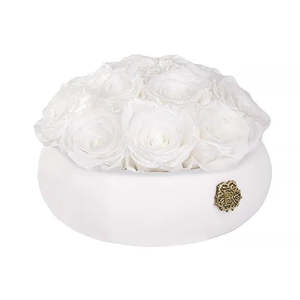 Centre de table de luxe Nobu avec arrangement de roses éternelles - Product Image 1