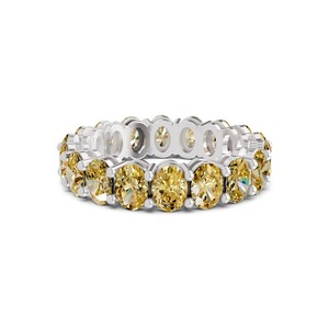 Anillo de Eternidad Ovalado Amarillo Solado con Diamantes Cultivados en Laboratorio de 5.00 Ct Tw, Oro Sólido de 14K, Color Amarillo Solado, Claridad VS, 18 Diamantes - Product Image 1