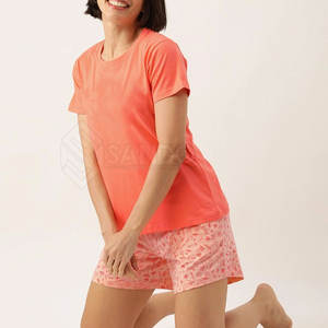 ชุดเสื้อยืดและกางเกงขาสั้นแนวสตรีทแบบลำลองสำหรับสตรีทออกแบบโลโก้ได้ตามที่ต้องการ - Product Image 4