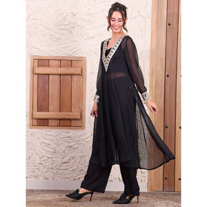 Ensemble coordonné décontracté pour femmes en georgette pure noire, style indo-occidental, 2 pièces, shorts - Tailles XS à 3XL - Product Image 6