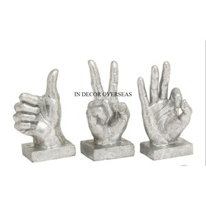 Ensemble de 3 motifs de main différents Finition couleur argent Sculpture en métal de qualité luxueuse polie brillante avec base noire - Product Image 3