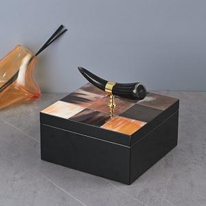 Boîte à bijoux artisanale en corne de buffle Design complexe en bois et laiton naturel avec incrustation complexe pour les cadeaux religieux de l'Islam - Product Image 1