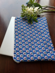 Housse pour ordinateur portable matelassée Blue Booti Durable et légère imperméable avec un style vintage et moderne pour un usage quotidien au bureau - Product Image 3