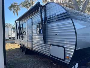 Autocaravana de Aluminio S-i-l-v-e-r Lake 2400BH 2025 de Este a Oeste para 4-6 Pasajeros con Aire Acondicionado - Product Image 6