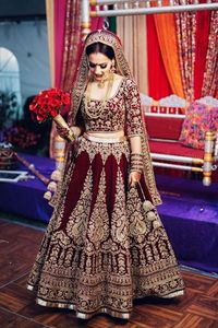 ชุดเจ้าสาวอินเดีย/ปากีสถาน KOTI & LEHENGA แต่งตัวบนผ้ากำมะหยี่ประดับประดาด้วย DABKA,ลูกปัดแก้วหินทำงานสำหรับงานแต่งงาน @ 2022 - Product Image 2