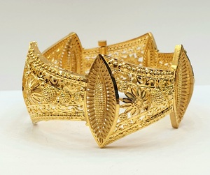Women's 24K Gold Plated Imitation Pearl Vintage Floral Brass Bracelet Set Jewelry for Wedding - Product Image 4