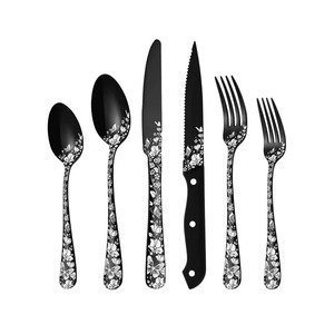 Ensemble de couverts floraux noir et blanc de designer, idéal pour les repas à la maison sophistiqués et la présentation de table élégante, en provenance d'Inde - Product Image 5