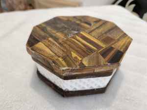 สร้อยคออะคริลิคฝังพลอยตาเสือกล่องใส่นาฬิกาหินอ่อนที่สวยงามที่เก็บของขวัญล้ำค่า - Product Image 4