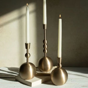 เชิงเทียนทรงกลมทองเหลืองสมัยใหม่ มีสามขนาด มีจำหน่ายในราคาขายส่ง - Product Image 1