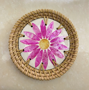 Sous-verre en rotin tressé avec incrustation de nacre, décoration pour placer les boissons, fabriqué au Vietnam - Product Image 1