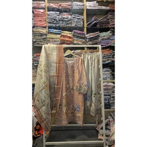 ชุดสูทแฮนด์เมด 3 ชิ้นสำหรับผู้หญิง แรงบันดาลใจจากมาเรีย บี - Product Image 1