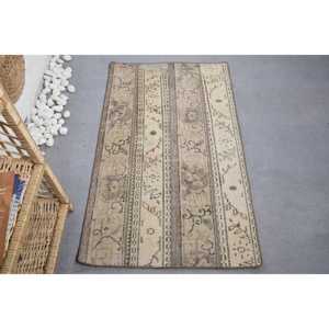Alfombra Turca Vintage Pequeña de 2.5x4.1 pies, Alfombra de Lana Beige - Product Image 1