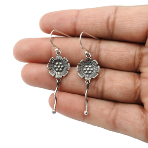 Pendientes colgantes étnicos con forma de flor de plata oxidada de 925 para mujer y niña, fabricante de joyería hecha a mano de excelente calidad - Product Image 3