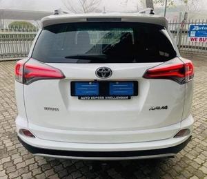 Toyota RAV4 Prime XSE 2.5L Hybride Rechargeable 5 Portes SUV 2014, Cuir Foncé, Transmission Automatique, Sans Toit Ouvrant, Expédition Mondiale - Product Image 6