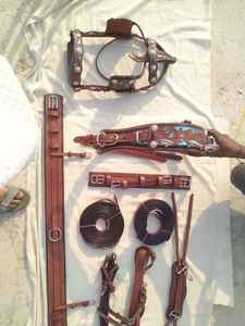 Ensemble de harnais pour cheval, harnais de course à la trotte |   Ensemble complet d'équitation en cuir marron et noir |   Qualité supérieure durable - Product Image 3