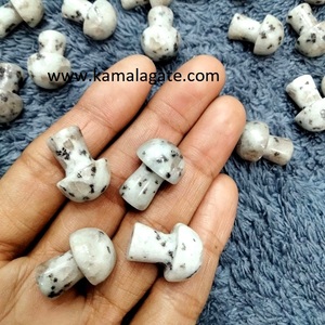 Venta al por mayor de cristal Ular tallado hecho a mano Arco Iris piedra lunar bebé hongo piedra semipreciosa flor estilo piedra preciosa artesanía - Product Image 1