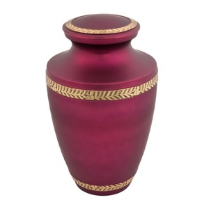 Urnas de cremación para adultos de latón de alta calidad con banda de grabado Urnas funerarias de metal con acabado dorado para cenizas humanas - Product Image 3