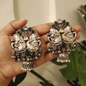 Pendientes de Latón Ligeros con Diseño de Pavo Real, Joyería Cultural Coleccionable, Estilo Tribal - Product Image 3