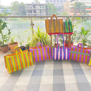 Bolsas de Compra Promocionales Reutilizables Ecológicas Tejidas a Mano de Plástico con Rayas Tejidas de Nailon Reciclado PP Hechas en India - Product Image 1