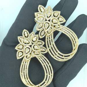 Pendientes de Novia de Diseño de 14 Quilates con Diamantes Reales - Product Image 1