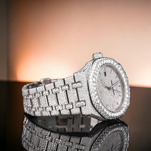 Reloj de diamantes Moissanite para hombre con logotipo personalizado, caja de juego de piedra completa, presencia de muñeca refinada distintiva, acero inoxidable antiguo - Product Image 4