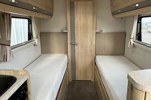 Remolque de Viaje de Lujo 4x4 Autocaravana Móvil Todoterreno para Acampar al Aire Libre y Uso con Camioneta - Product Image 4