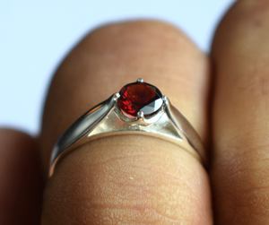 ธรรมชาติสีแดงโกเมน4ง่ามแหวนแฮนด์เมดแหวนเงิน-925แหวนเงิน-รอบสีแดงโกเมน-สัญญาแหวน - Product Image 1