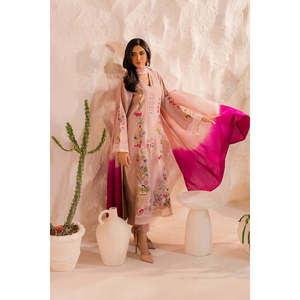 Conjunto de 3 piezas MIRANA para mujer: Camisa bordada de gasa, Dupatta tie-dye y Pantalones - BIC-4506 - Product Image 3