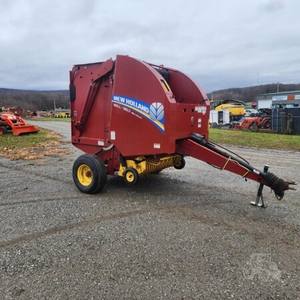 Presse à balles rondes New Holland Roll-Belt 450 Utility Plus à faible niveau sonore, à vendre - Product Image 1