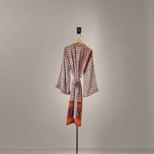 Kimono de seda pura para mujer, bata de baño de Material hecha a mano de satén con estampado geométrico Beige para Spa Resort, ropa frontal - Product Image 4