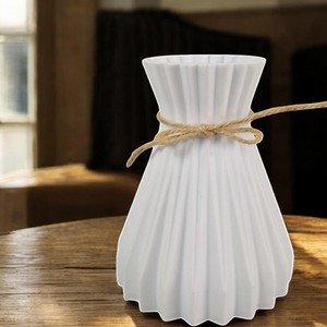 Maceta de cerámica blanca | Florero de plástico elegante para decoración de sala de estar | Ideal inauguración de la casa o regalo de boda" - Product Image 6