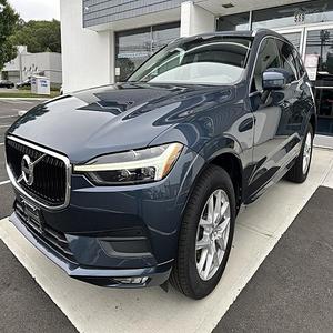 Volvo XC60 T5 AWD Momentum Drive-E 2L I-4 essence automatique SUV/Crossover 2022 - Product Image 3