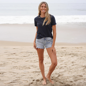 T-shirt à manches courtes col rond bleu marine pour femme 100% coton biologique de luxe pré-rétréci certifié GOTS Premium Soft Classic Fit Tee - Product Image 5